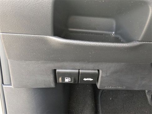 Used 2024 Nissan Kicks SR image 16