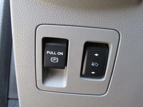 Used 2019 Ford F150 Lariat w/ Equipment Group 502A Luxury AWD/4WD image 14