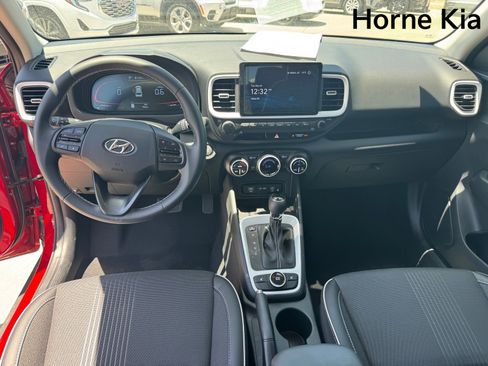 Used 2025 Hyundai Venue Limited FWD image 12