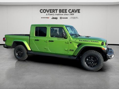 New 2025 Jeep Gladiator Sport image 12