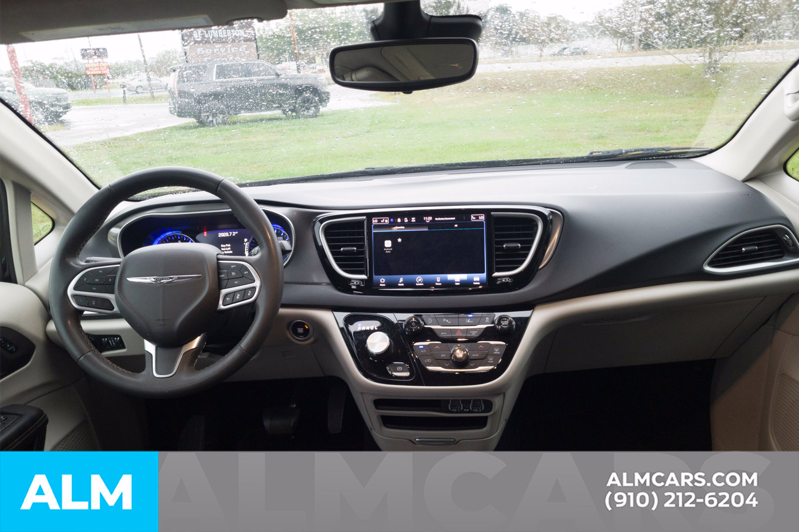 Used 2023 Chrysler Pacifica Touring-L FWD image 10