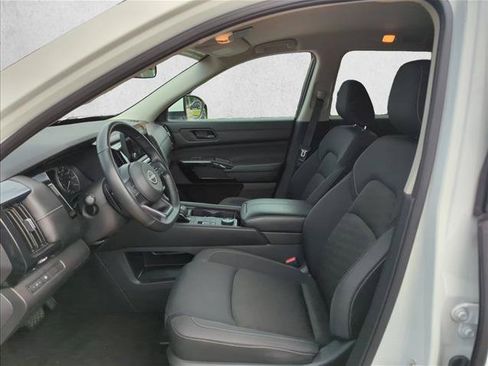 Used 2024 Nissan Pathfinder SV AWD/4WD image 16