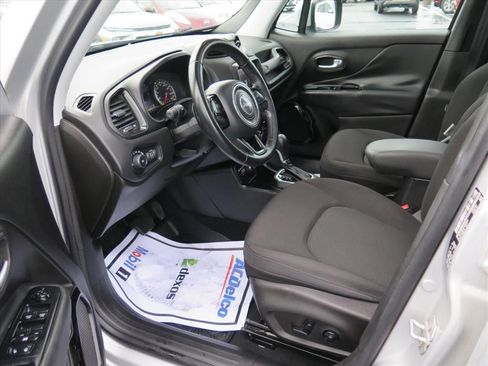 Used 2018 Jeep Renegade Altitude w/ UConnect 8.4 Nav Group image 9