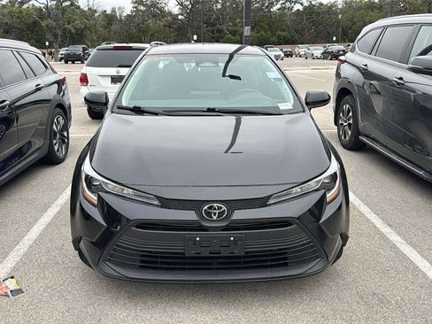 Used 2025 Toyota Corolla LE image 2