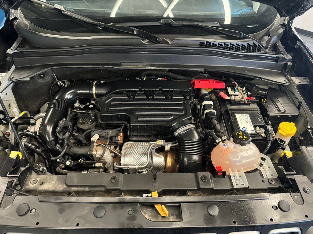 Used 2023 Jeep Renegade Latitude AWD/4WD image 23