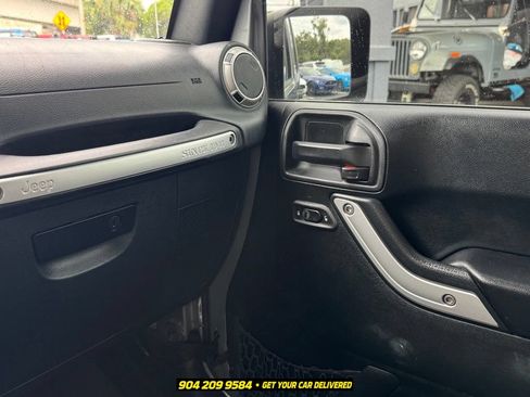 Used 2018 Jeep Wrangler Unlimited Sahara AWD/4WD image 18