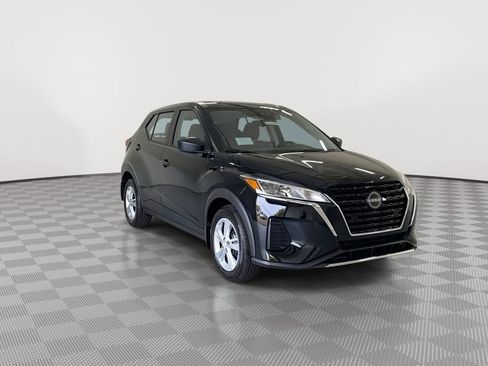 Certified 2025 Nissan Kicks Play S image 2