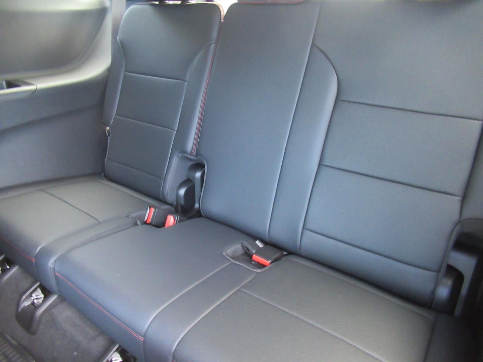 New 2026 Chevrolet Traverse RS w/ LPO, Floor Liner Package FWD image 38