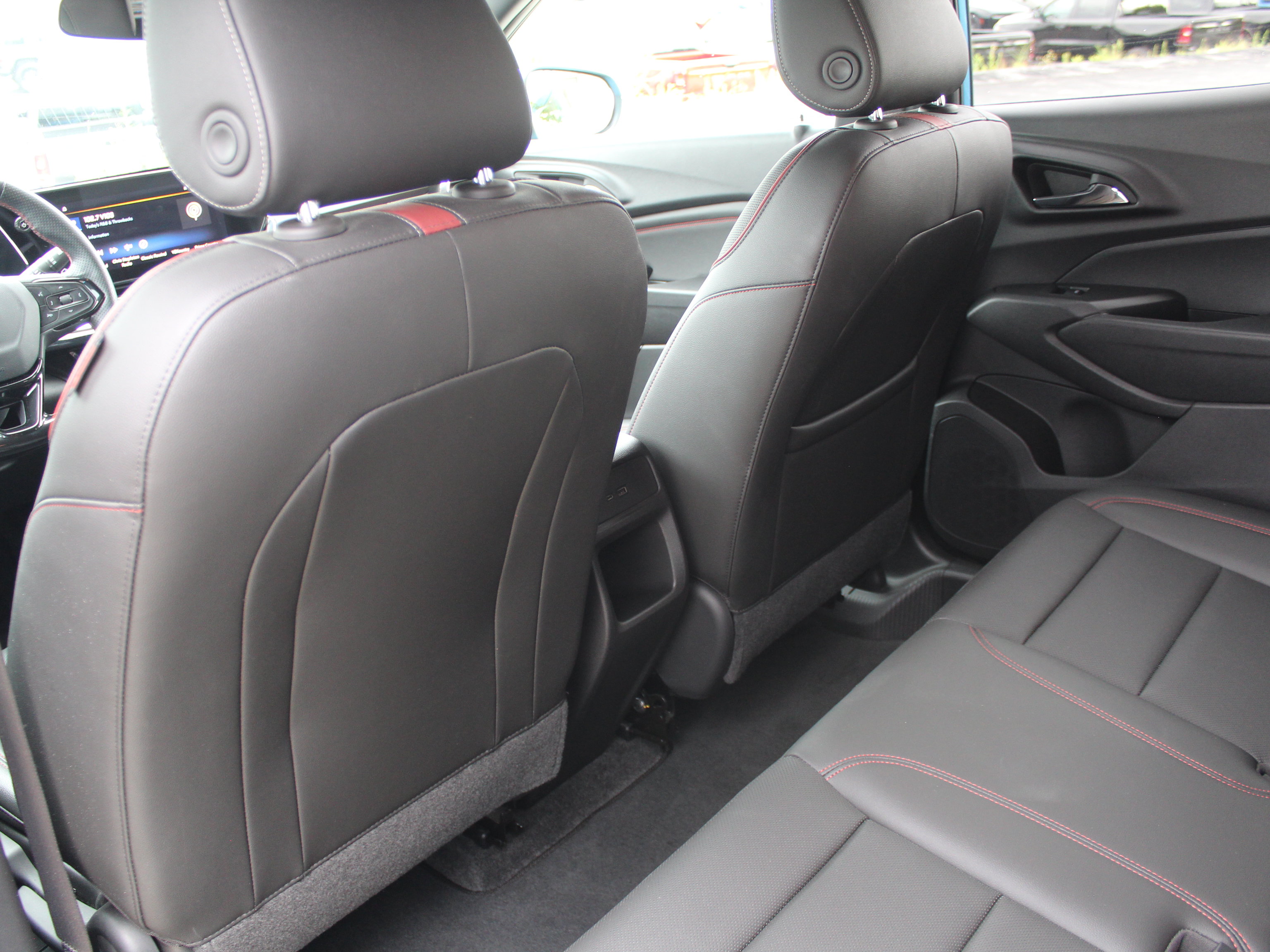 Used 2025 Chevrolet Trax RS w/ Driver Confidence Package FWD image 22