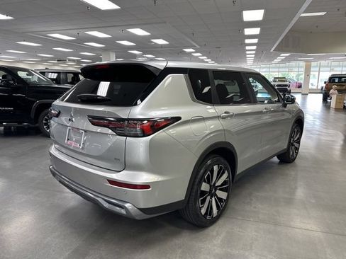 Used 2025 Mitsubishi Outlander SE FWD image 7