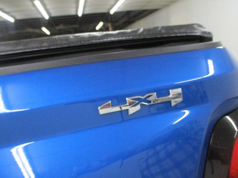 Used 2024 GMC Canyon Elevation w/ Elevation Premium Package image 5