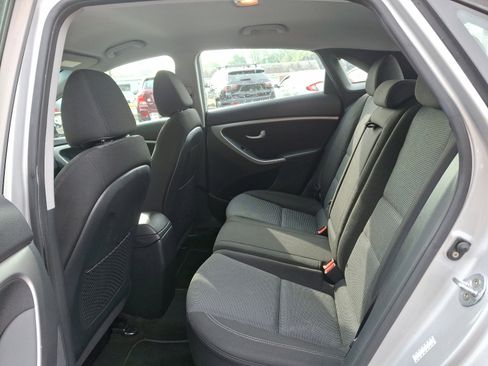 Used 2017 Hyundai Elantra GT image 10