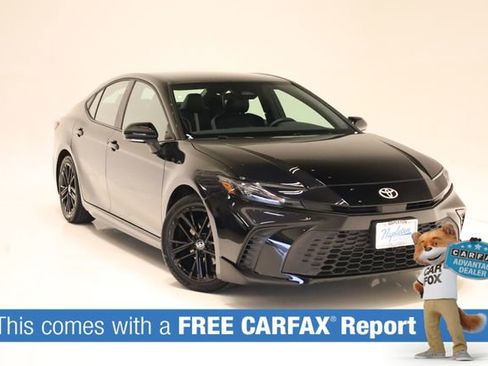 Used 2025 Toyota Camry SE FWD image 2