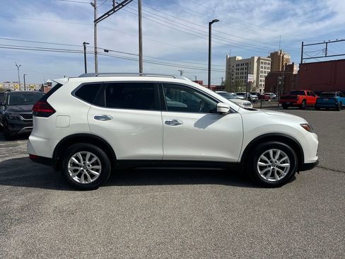 Used 2017 Nissan Rogue SV w/ SV Premium Package image 7