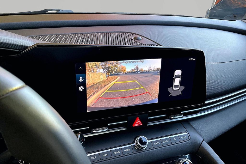 Used 2023 Hyundai Elantra Limited FWD image 11