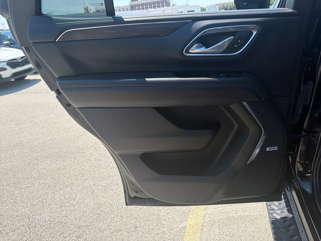 Used 2023 Chevrolet Tahoe Z71 w/ Z71 Off-Road Package AWD/4WD image 22