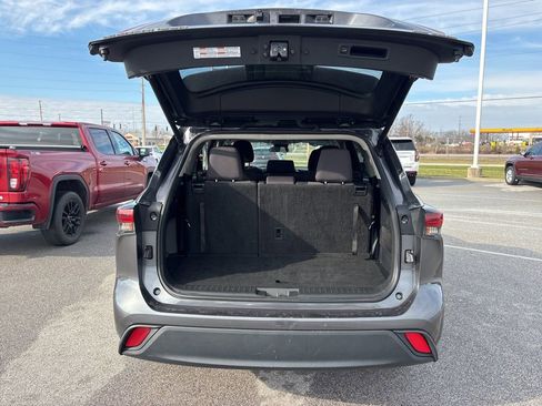Used 2024 Toyota Highlander LE AWD/4WD image 8