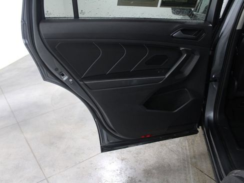 Used 2024 Volkswagen Tiguan SE image 28