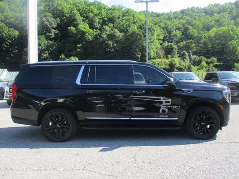 Used 2023 GMC Yukon XL SLT w/ SLT Luxury Package AWD/4WD image 3