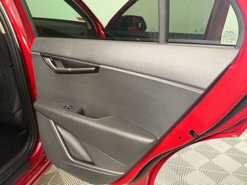 Used 2025 Kia Niro LX image 26