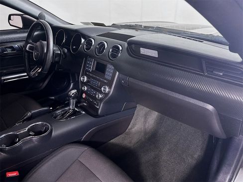 Used 2017 Ford Mustang Coupe image 29