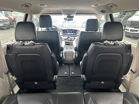 Used 2022 Chrysler Pacifica Touring-L AWD/4WD image 24