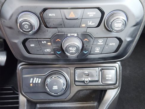 Used 2022 Jeep Renegade Latitude w/ Sun/Sound Group image 27