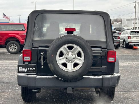 Used 2018 Jeep Wrangler Sport image 6