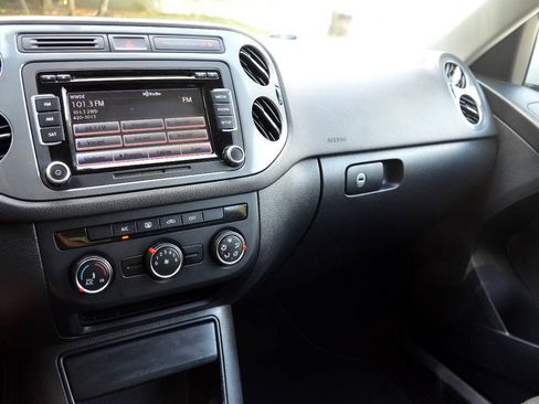 Used 2015 Volkswagen Tiguan S FWD image 16