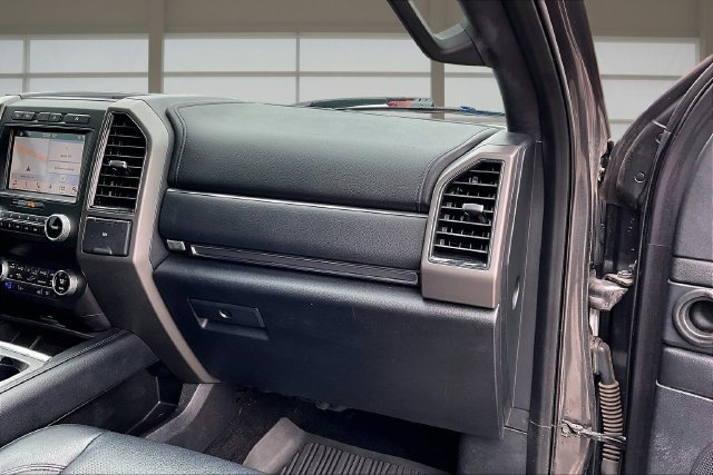 Used 2019 Ford Expedition XLT w/ Equipment Group 202A AWD/4WD image 17