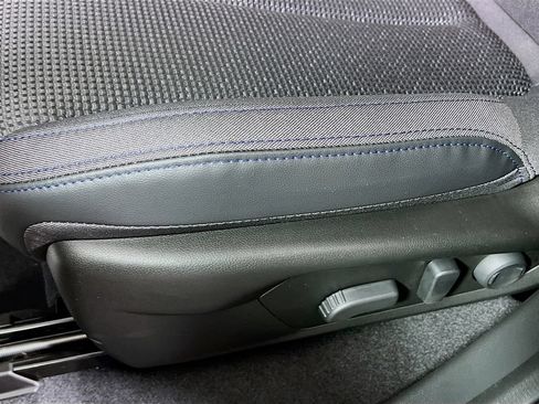 Certified 2025 Subaru Forester Premium AWD/4WD image 16