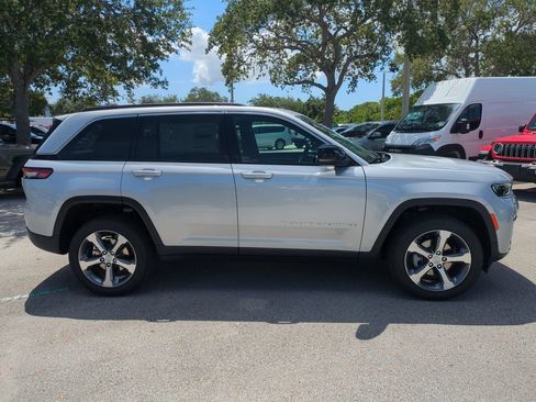 New 2026 Jeep Grand Cherokee Limited RWD image 4