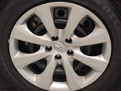 Used 2025 Toyota Corolla LE FWD image 31