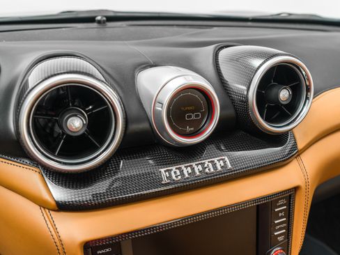 Used 2015 Ferrari California T image 28