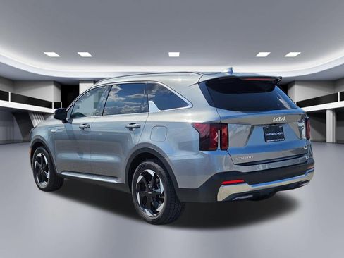 Used 2025 Kia Sorento EX w/ EX Panoramic Sunroof Package FWD image 4