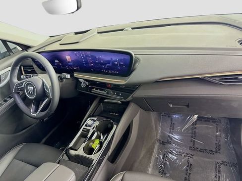Used 2025 Buick Envision Avenir AWD/4WD image 31