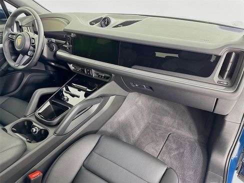 New 2025 Porsche Cayenne S image 31