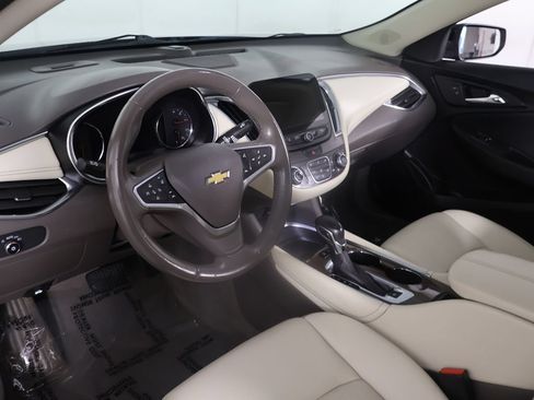 Used 2022 Chevrolet Malibu Premier FWD image 25