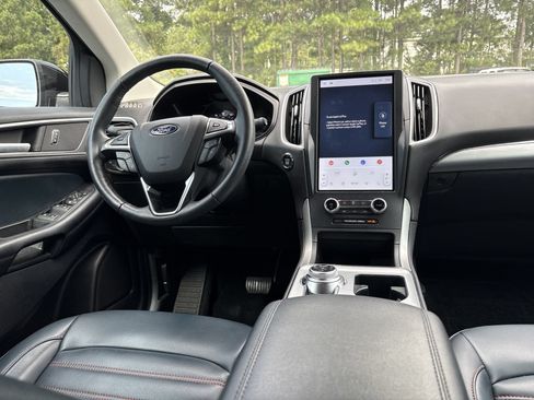 Certified 2022 Ford Edge SEL w/ Sport Appearance Package AWD/4WD image 2