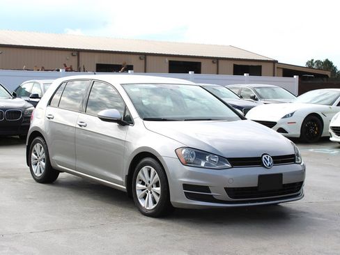 Used 2015 Volkswagen Golf TDI S image 9