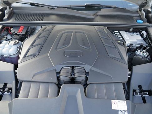 Used 2024 Porsche Cayenne S image 24