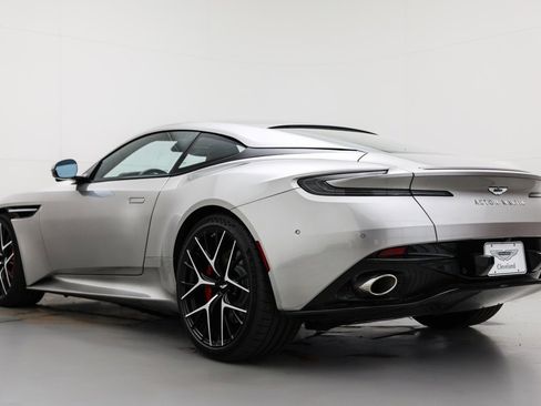 Used 2025 Aston Martin DB12 image 2