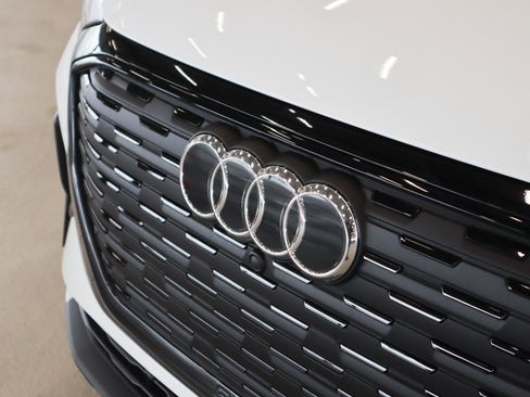 Certified 2024 Audi Q4 e-tron Premium Plus image 28