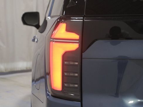 Used 2025 Chevrolet Tahoe High Country AWD/4WD image 35