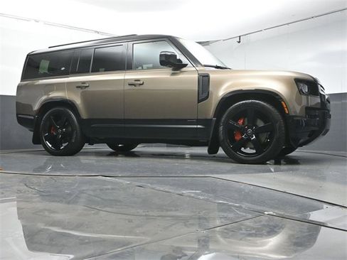 Used 2024 Land Rover Defender 130 X image 32