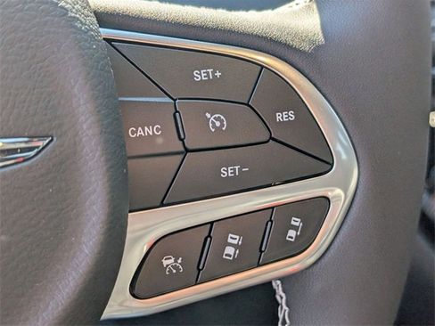 New 2026 Chrysler Pacifica Select image 16