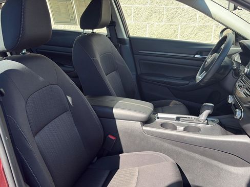 Used 2025 Nissan Altima 2.5 SV FWD image 22