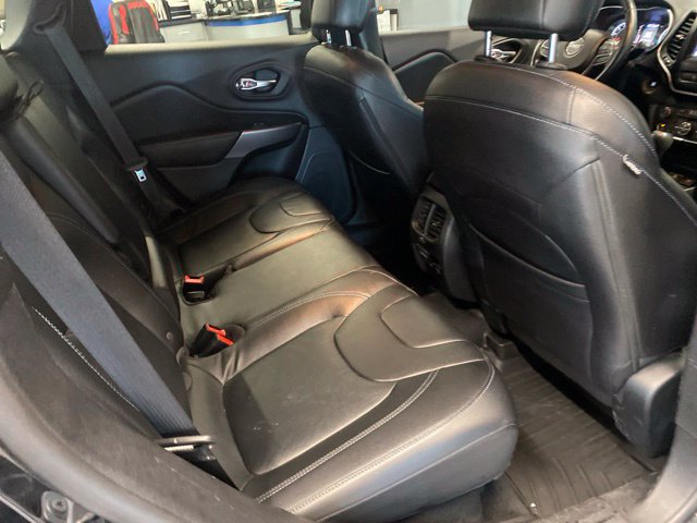 Used 2019 Jeep Cherokee Latitude Plus w/ Comfort/Convenience Group AWD/4WD image 12
