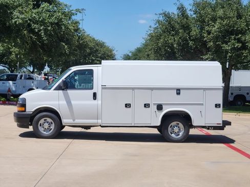 New 2026 Chevrolet Express 3500 RWD image 11