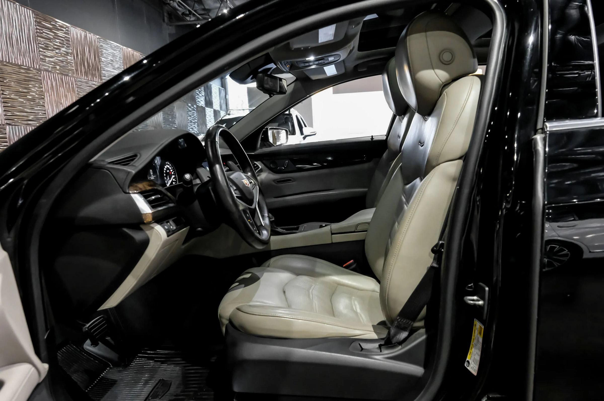 Used 2017 Cadillac CT6 Luxury AWD/4WD image 4